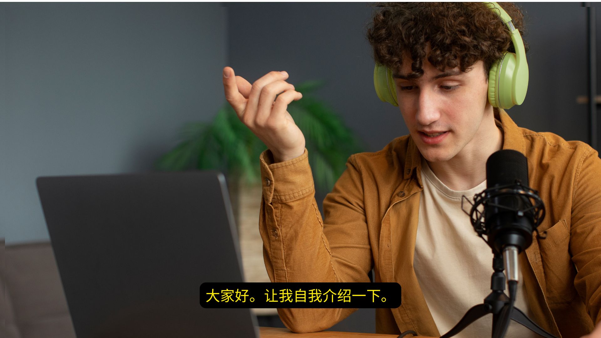 Man recording video with Chinese subtitles on screen.